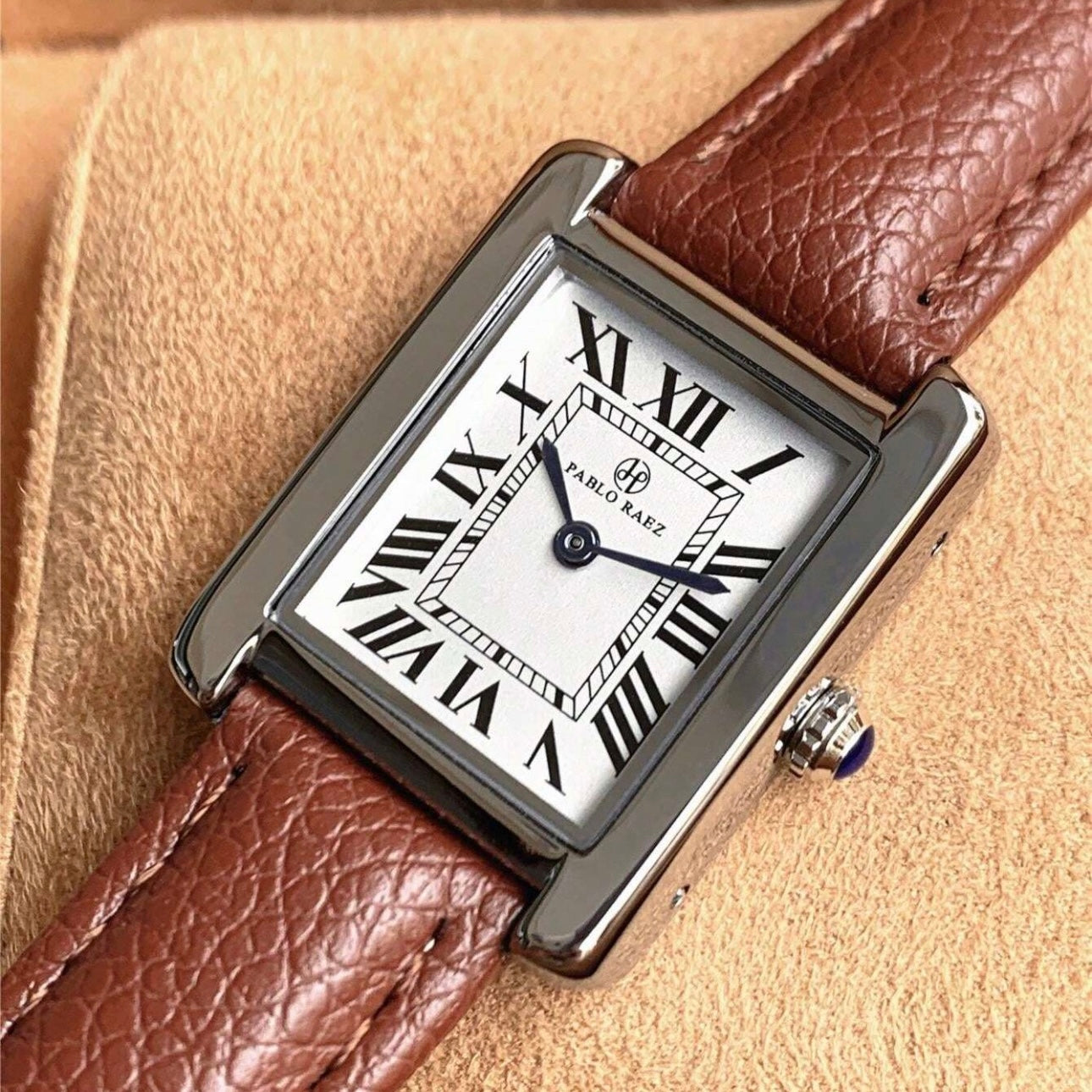 women watch PABOL RAEZ