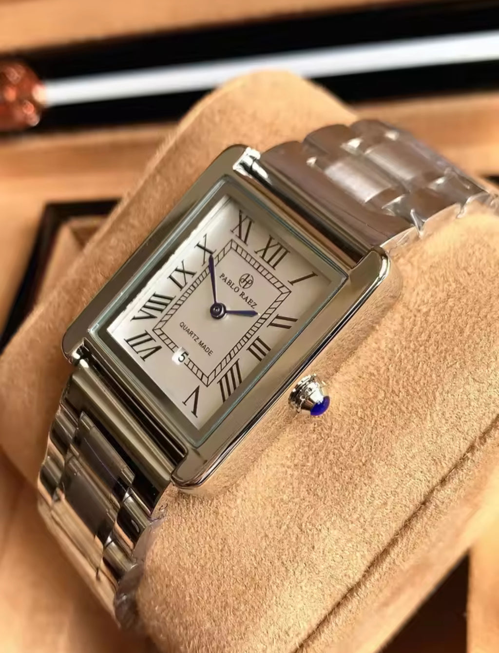 women watch PABLO RAEZ